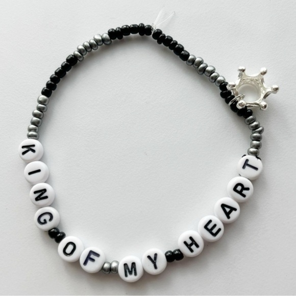 Taylor Swift Eras Tour Friendship Bracelet King Of My Heart Reputation w/ Charm - Picture 1 of 2